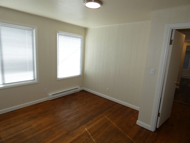 Building Photo - 822 E Seventh - Central Charmer