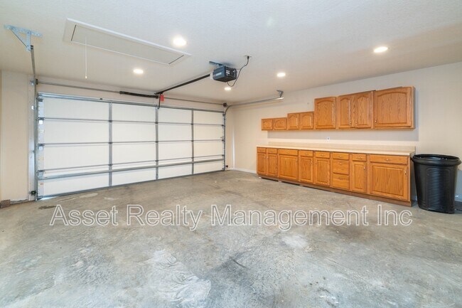 Building Photo - 801 Colonial Estates Way