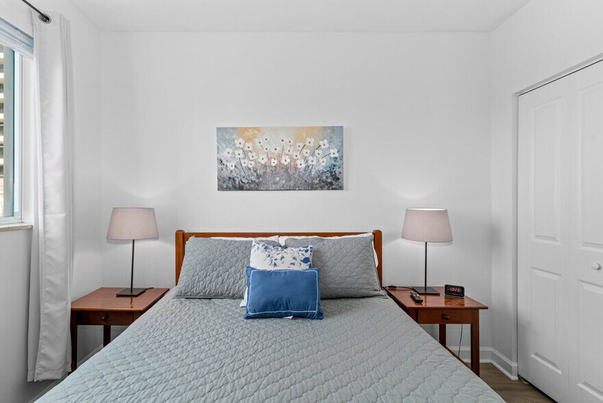 Building Photo - 2280 SW 32nd Ave