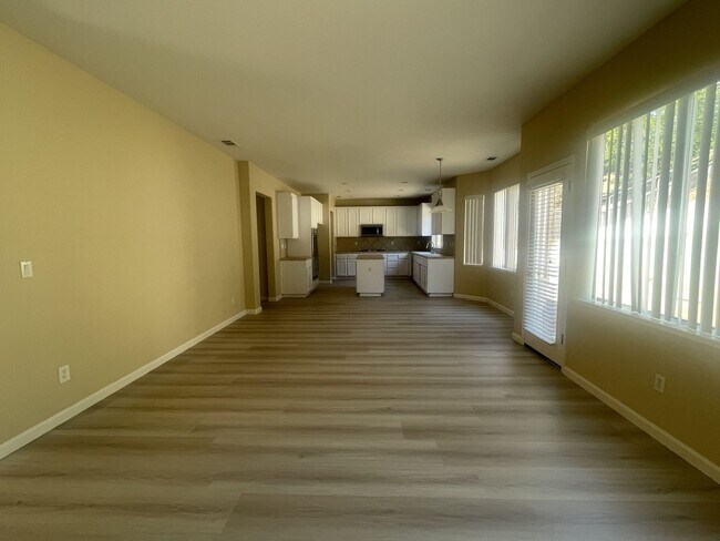 Building Photo - 4 Bedroom 3 Bath Hiddenbrook Home