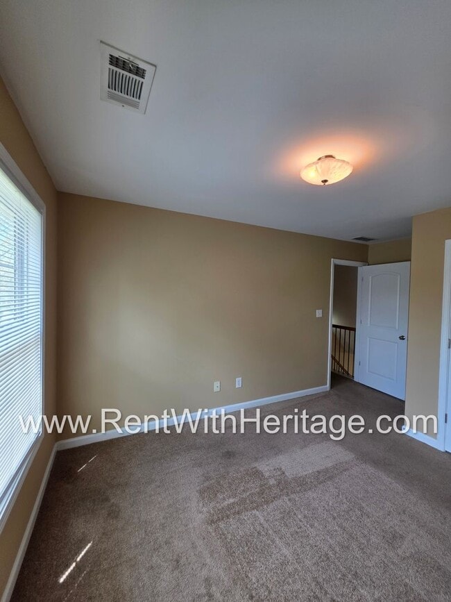 Building Photo - Gorgeous 5bd /3.5 bath Home/ Upgrades Galore/ Attention to Detail/ Great Location