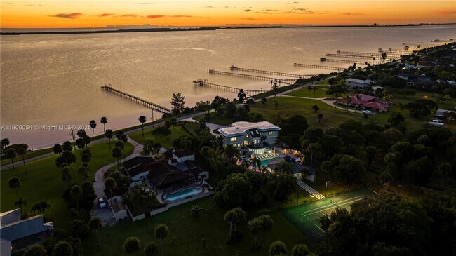 Building Photo - 2827 S Indian River Dr