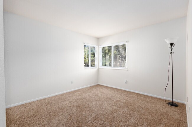 Building Photo - 14350 Classique Way
