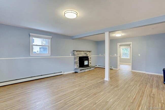 Building Photo - 6 Hemlock Ln