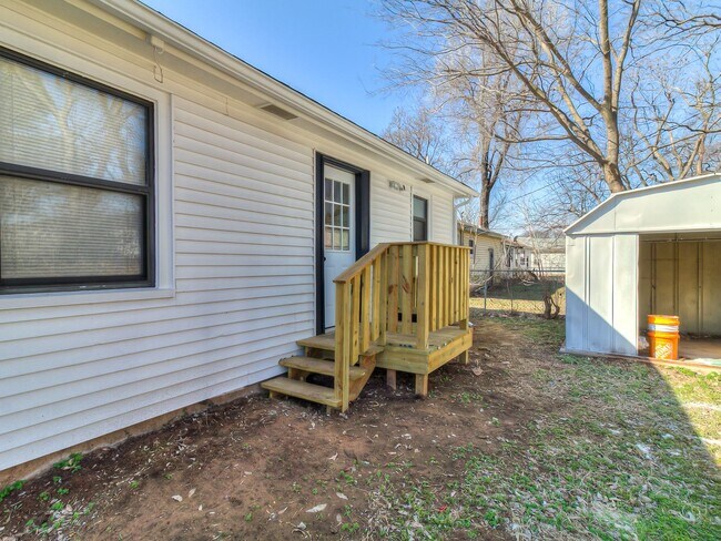 Building Photo - Newly Remodeled 3 Bedroom Home
