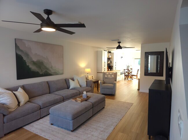 Building Photo - 1000 Mallery St Ext