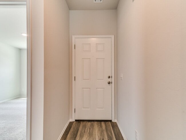 Building Photo - Charming New Home!