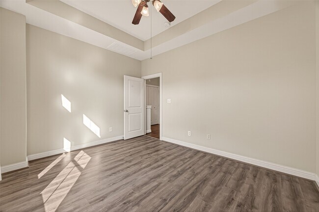 Building Photo - 5211 Eigel St