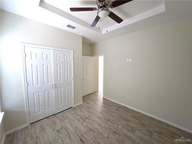 Building Photo - 5005 N Hiawatha Dr
