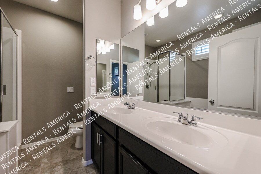 Building Photo - 4212 E Erie St