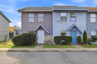 Building Photo - "Charming 2-Bed Townhouse Retreat in Fort Walton Beach – Perfect Comfort in 967 Sq Ft!"