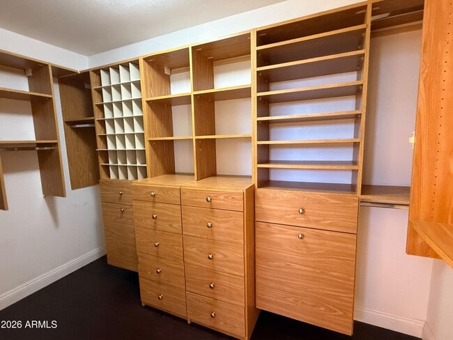 Building Photo - 6425 W Desert Hollow Dr