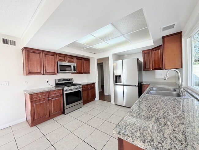 Building Photo - Cozy, charming newly updated 3 bed 2 bath home located in a cul-de-sac