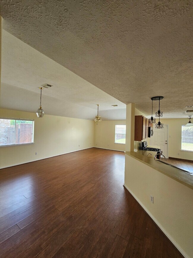 Building Photo - 12306 Scarlet River Dr