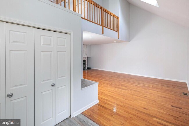 Building Photo - 7 Exeter Ct