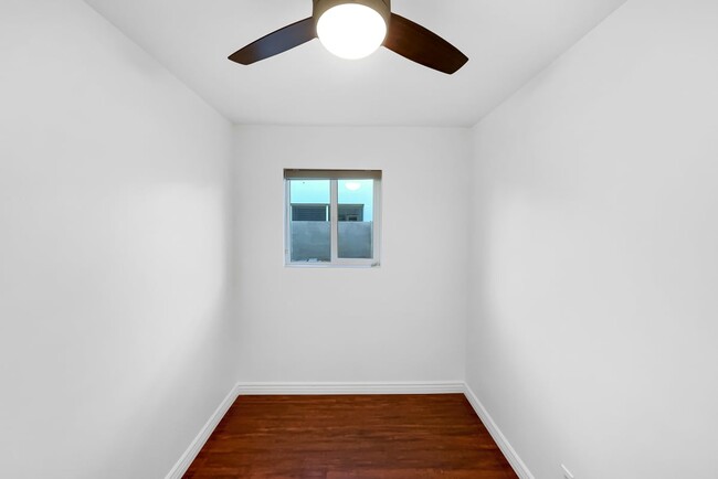 Building Photo - 8419 E Orange Blossom Ln