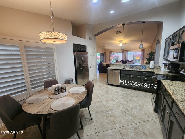 Building Photo - 14750 W Avalon Dr