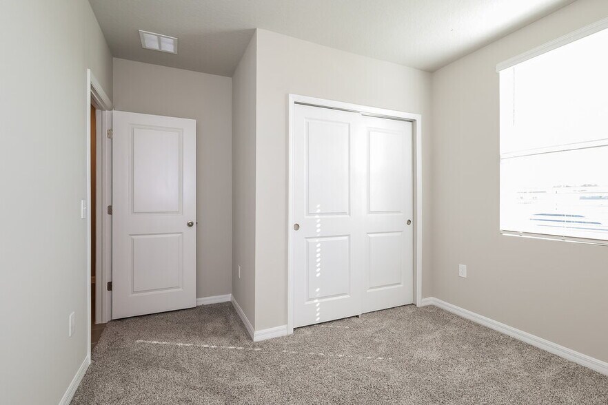 Building Photo - 1142 Oak Vly Dr