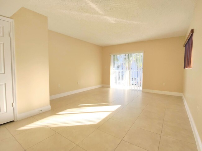 Building Photo - Spacious 2BR in Terrazas Del Sol