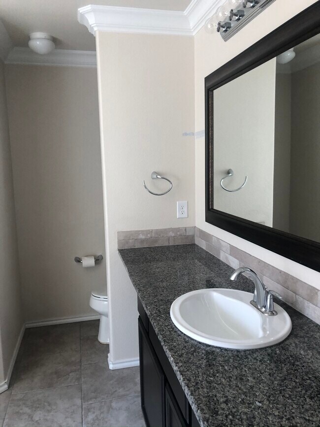 Building Photo - 1026 E 93rd St