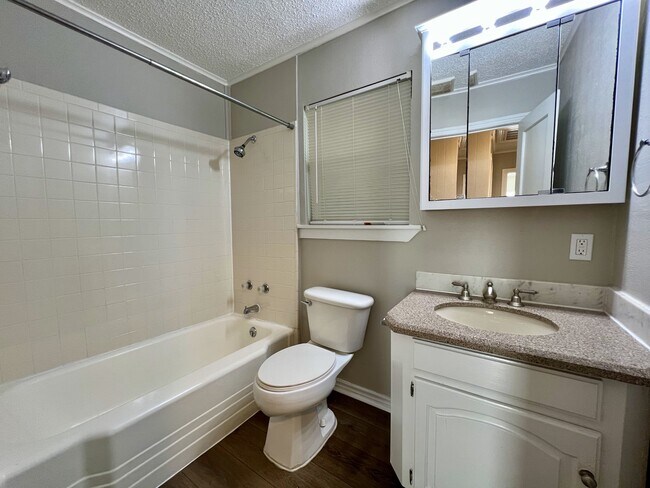 Building Photo - 3225 Knox St