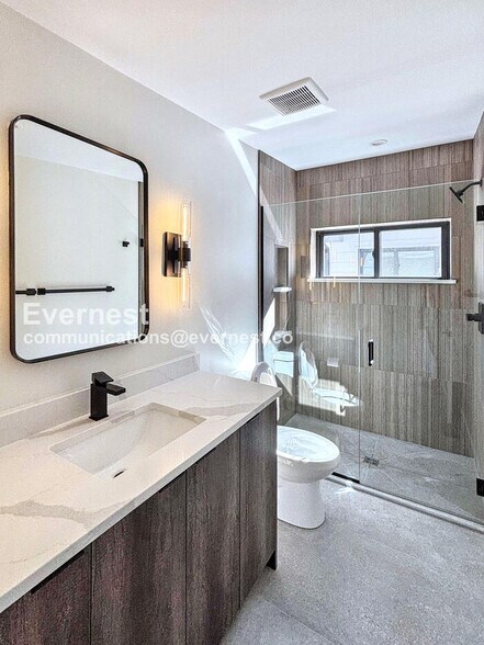 Building Photo - 2162 S Ash St