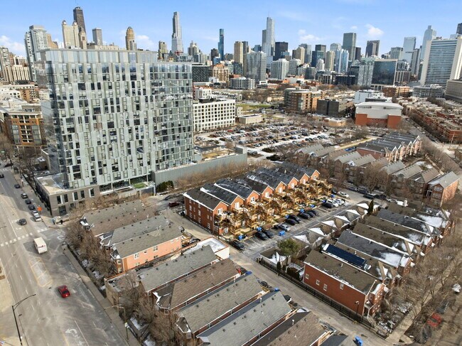 Building Photo - 1156 N Howe St