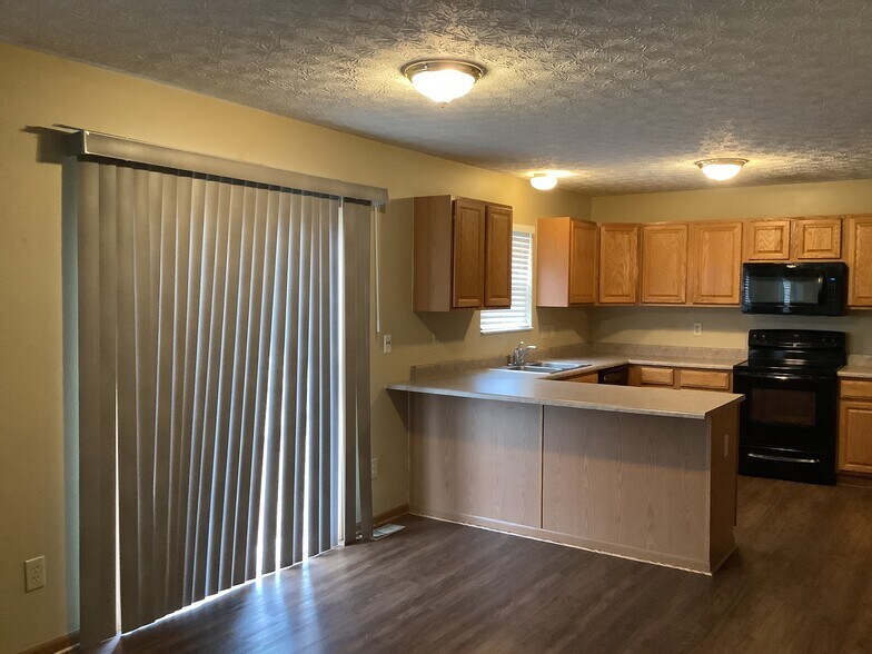 Building Photo - 452 Crestmoore Dr