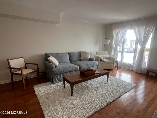 Building Photo - 25 Meadow Ave