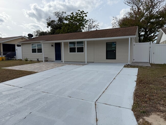 Building Photo - 4233 Mesa Dr