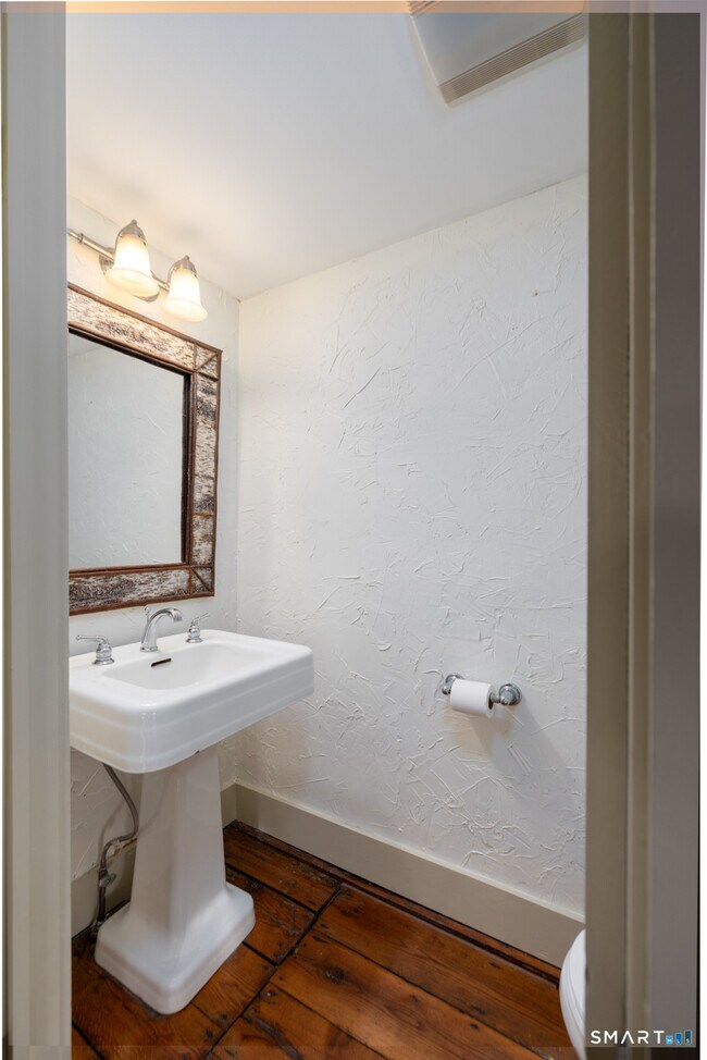 Building Photo - 1187 Mt Carmel Ave