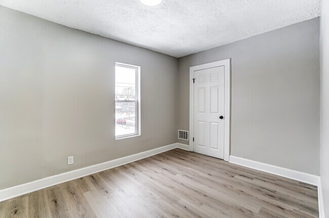 Building Photo - 1081 S Champion Ave