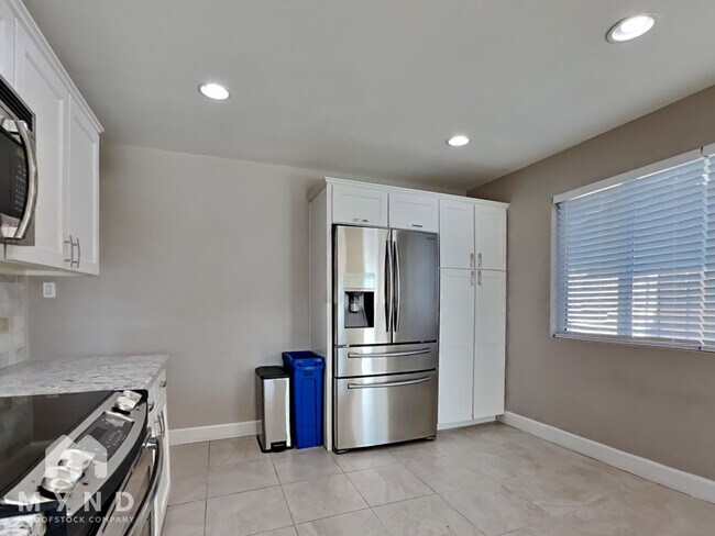 Building Photo - 3037 N 81st St