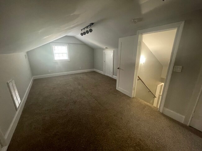Building Photo - 1033 Whitworth St