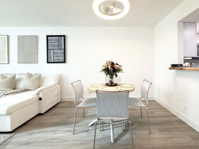 Building Photo - 9125 SW 77th Ave