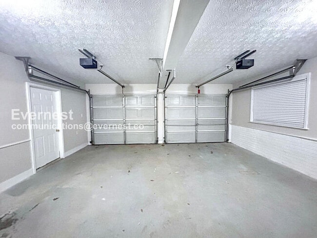 Building Photo - 320 Ashley Woods Dr