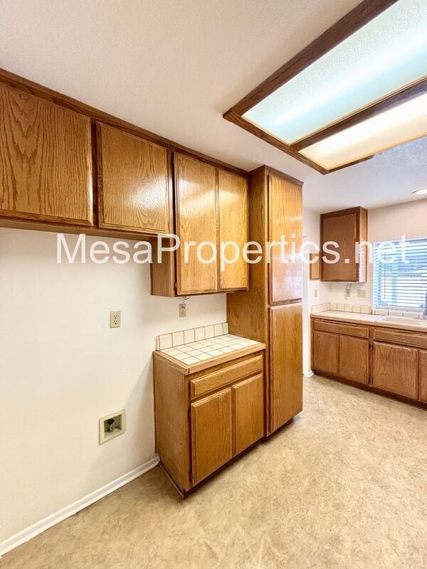 Building Photo - 15819 Cedarwood Pl