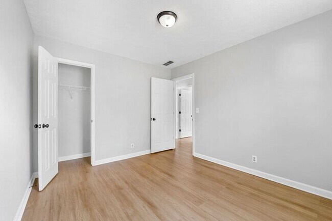 Building Photo - 4660 Bryant Rd