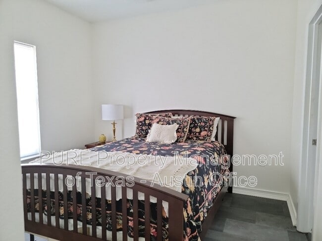 Building Photo - 2109 Maxwell Ln