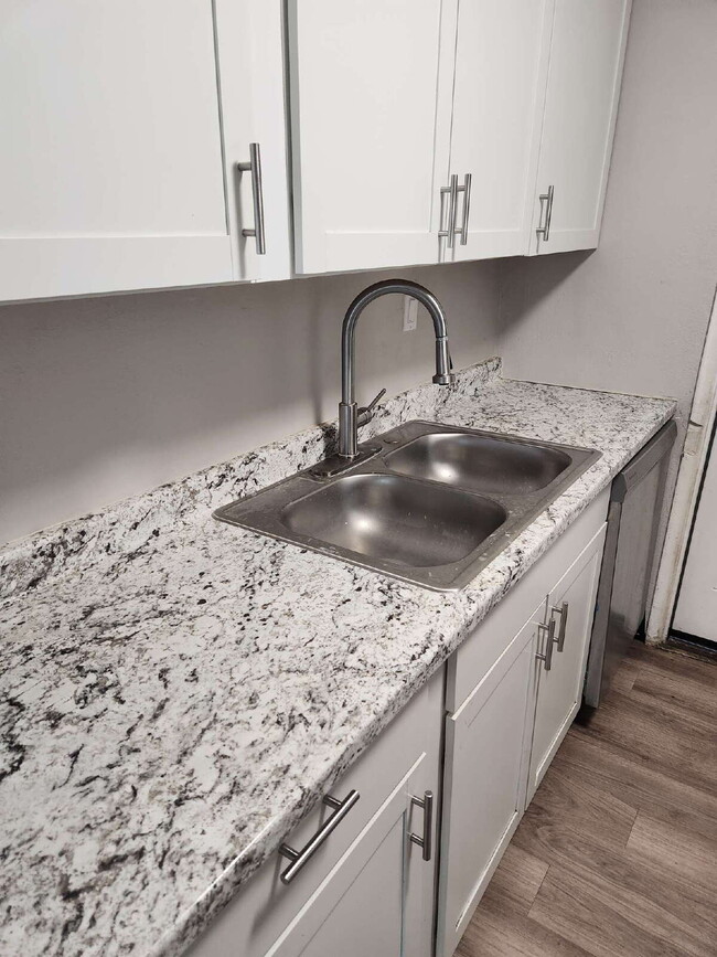 Building Photo - CHARMING 2 BEDROOMS 1 BATHROOM FOR LEASE S...