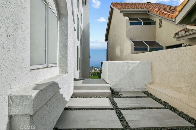 Building Photo - 105 Palm Beach Ct