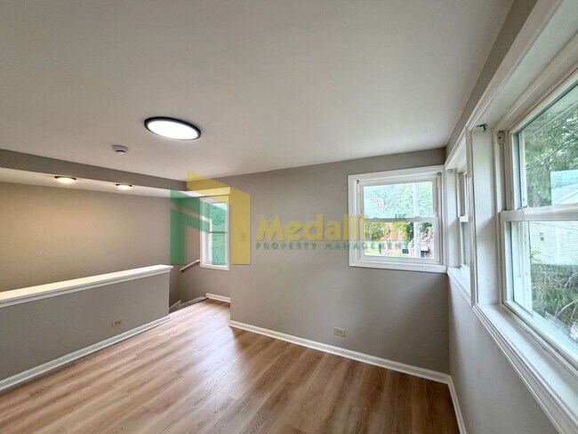 Building Photo - 12917 S Emerald Ave