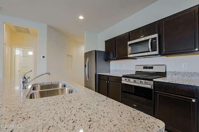 Building Photo - 30861 W Columbus Ave