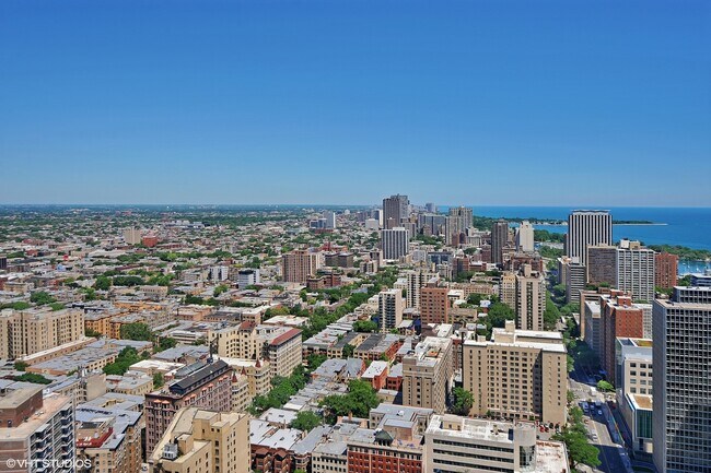 Building Photo - 2650 N Lakeview Ave