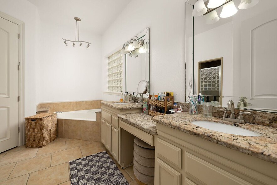 Building Photo - 3301 Santa Olivia St