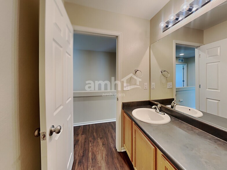 Building Photo - 18644 E 47th Ave