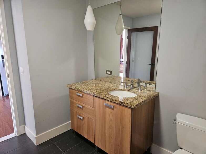 Building Photo - 460 S Spring St