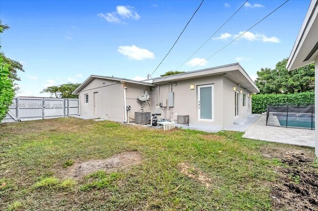 Building Photo - 10330 SW 51st St