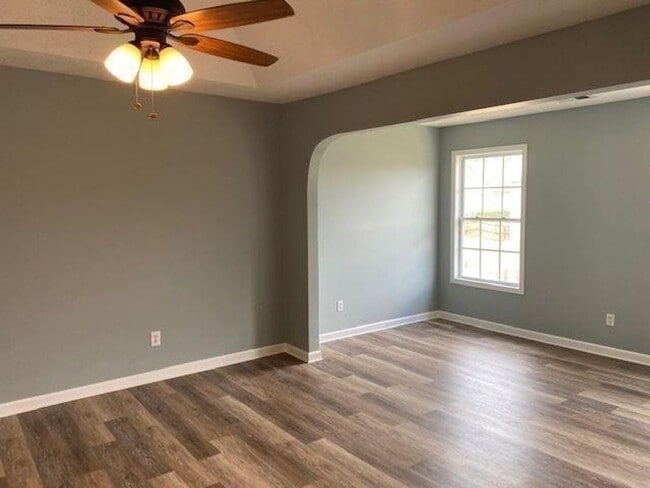 Building Photo - Beautiful Home!