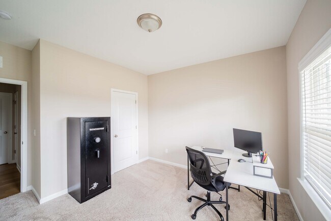 Building Photo - 5176 Legion Dr